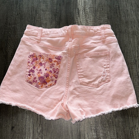 Time and Tru Women's High Rise Denim Shorts - Picture 9 of 9